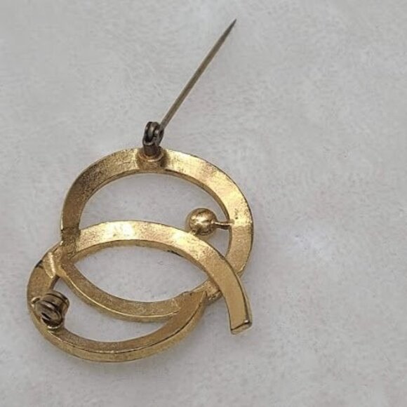 Vintage Gold Tone Open Double Circle Loop Brooch Pin with Faux Pearl - Picture 4 of 5